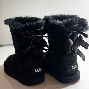 Girl Toddler UGG T BAILEY BUTTON ll size USA 8